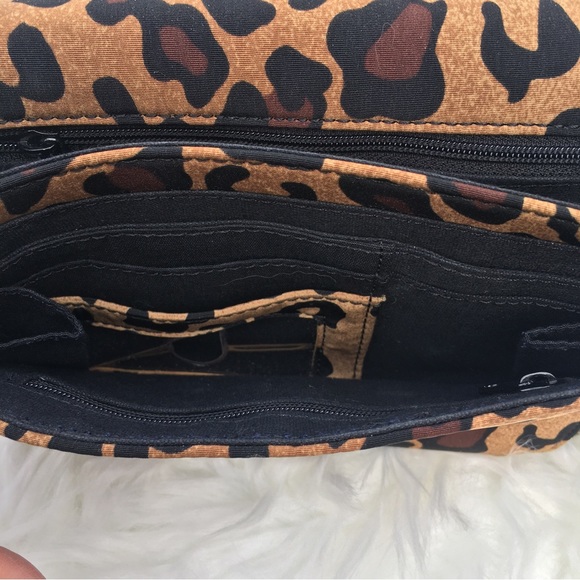🛑 SOLD Evan Picone Crossbody Flap Handbag Purse Cheetah Animal Print Adjustable - Picture 11 of 13